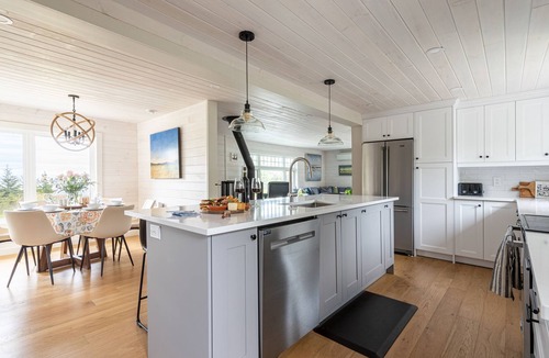 Queens House | Puddin’ Pan - Ocean Front Cottage w Beach Access