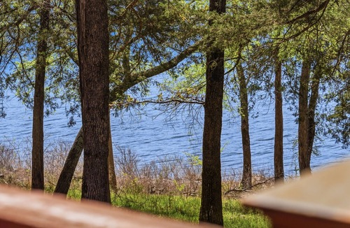 Shell Knob Apartment | Quail Cove 3 - Lakefront Suite Boat Slip