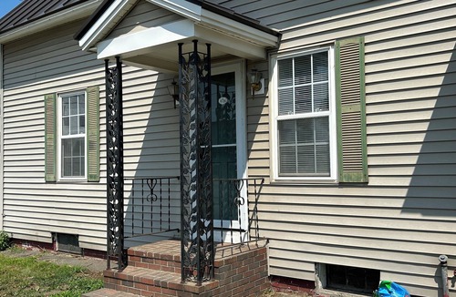 Skowhegan Apartment | Quaint apartment with AC 2 blocks from downtown shopping, restaurants & river