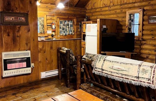 Clarington Cabin | Quaint Cabin Rental in Pennsylvania for Cozy Family Getaways to Cook Forest