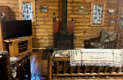 Clarington Cabin | Quaint Cabin Rental in Pennsylvania for Cozy Family Getaways to Cook Forest