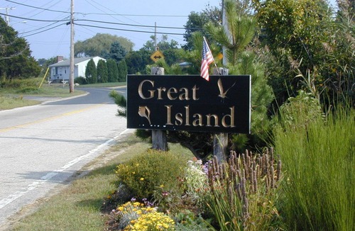 Narragansett Cottage | Quaint Cottage in the Heart of Point Judith, Galilee & Beautiful Beaches