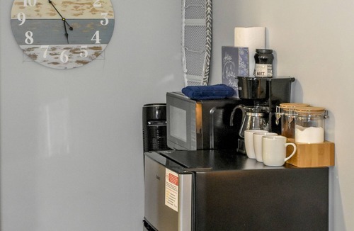 Watkins Glen Apartment | Quaint Guest House with walkable locale!