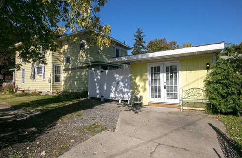 Watkins Glen Apartment | Quaint Guest House with walkable locale!