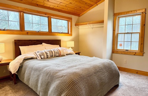 Ellicottville Cabin | Quaint lodge set on a tranquil wooded lot in Ellicottville