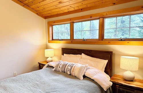 Ellicottville Cabin | Quaint lodge set on a tranquil wooded lot in Ellicottville