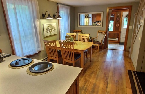 Chatham Cabin | Quaint, Rustic, Quiet Retreat
