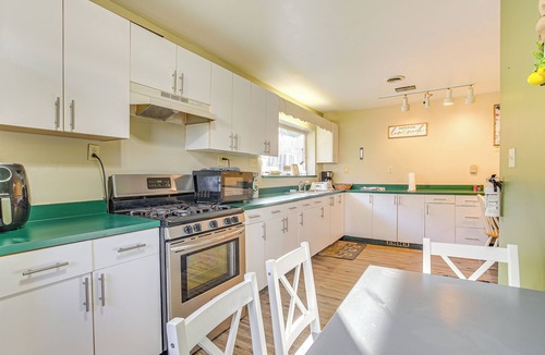Zanesville Cottage | Quaint Zanesville Home w/Game Room & Yard!