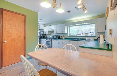Zanesville Cottage | Quaint Zanesville Home w/Game Room & Yard!
