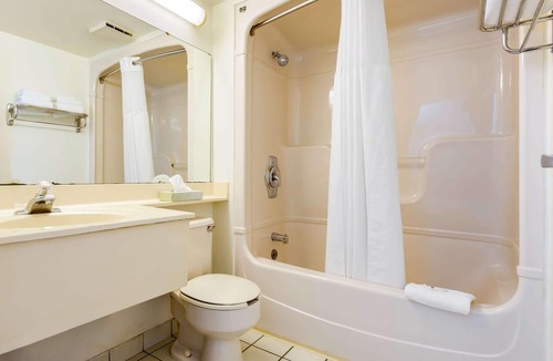 Falconer Hotel | Quality Inn Falconer - Jamestown