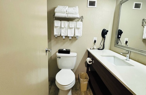 Gates-North Gates Hotel | Quality Inn Rochester West