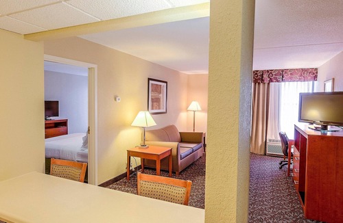 Mansfield Hotel | Quality Inn & Suites Downtown Mansfield