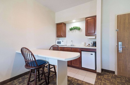 Central Bridge Hotel | Quality Inn & Suites Schoharie near Howe Caverns