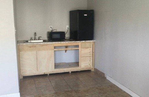 Central City Apartment | Queen Bed | Non-Smoking