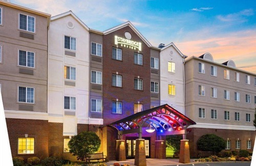 Rochester Apartment | Queen Studio with a River View | Just a Stroll from the University of Rochester