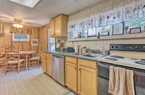 Queensbury Cabin | Queensbury Lake House w/Private Dock Access!