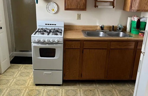 Warren Apartment | Quiet and cozy apartment with AC in charming Warren