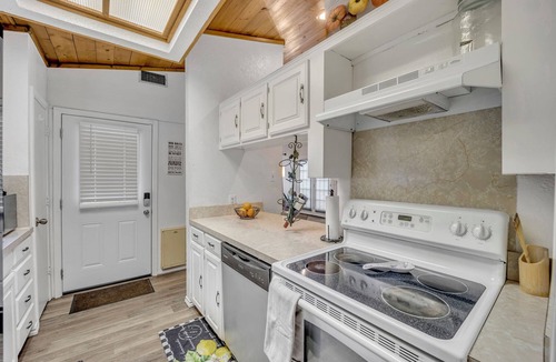 North Arlington House | Quiet Casa Felice, fully furnished, utilities paid , located in N. Arlington