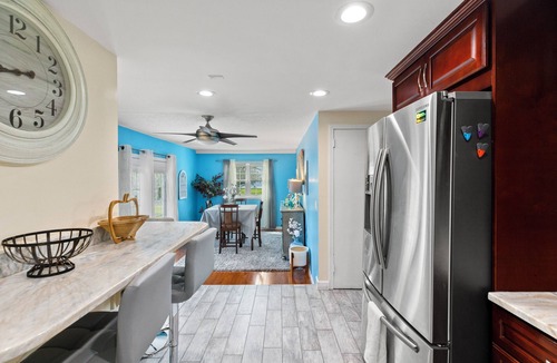 Hartford House | Quiet Comfy Getaway 3 BDR home. Close to Bradley Airport.