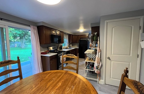 Amherst House | Quiet Ranch Home in Amherst, NY midway to Niagara Falls and Buffalo