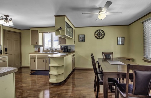 Depew Apartment | Quiet suburban home 10 minutes from airport/25 min from Niagara Falls