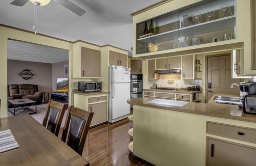 Depew Apartment | Quiet suburban home 10 minutes from airport/25 min from Niagara Falls
