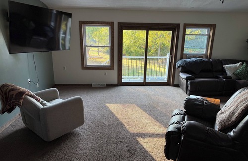 Elk Creek Township House | R&R's Relaxing pond oasis
