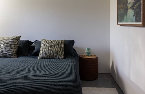 Saanich East Bed & Breakfast | Rainfall Shower Quiet + Hot Tub + 2 bedroom