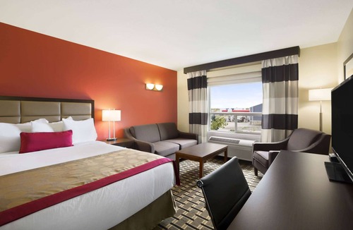 Edson Hotel | Ramada by Wyndham Edson
