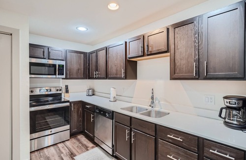 Oak Lawn Apartment | Reaagn103: Cool & Cozy Dallas Retreat