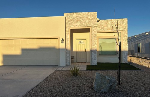 Las Cruces House | Red Hawk Golf Courses. Spacious 4-bedroom house in beautiful Las Cruces with AC.