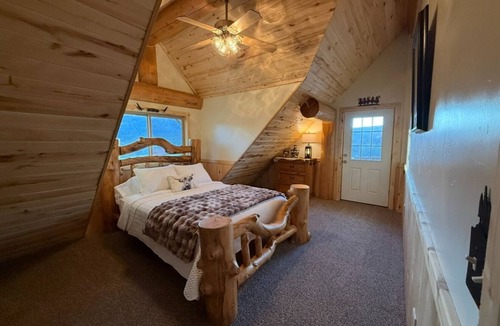 Fruitland Cabin | Red Rock Lodge — Escape, Relax, and Make Lasting Memories!