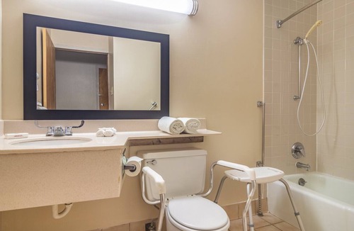 Austinburg Hotel | Red Roof Inn Ashtabula - Austinburg