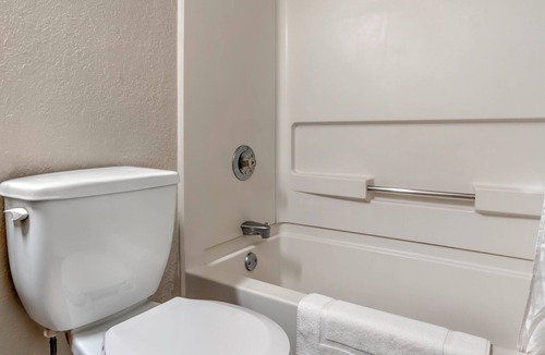 West Glens Falls Hotel | Red Roof Inn Queensbury
