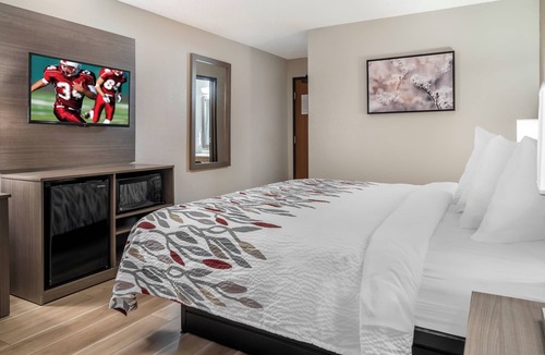West Glens Falls Hotel | Red Roof Inn Queensbury