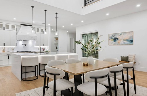 Northwest Dallas House | Refined Downtown Dallas Oasis - 5 Bedrooms with Pool/Theater - 25 mins to AT&T