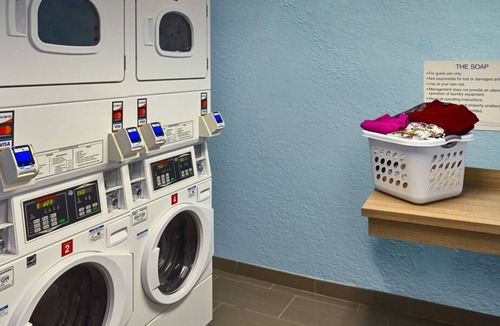 Dublin House | Relax and Recharge! 3 Comfortable Units, Free Parking, Pets Allowed, Pool