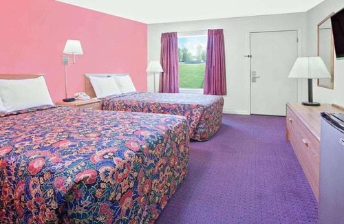 Muskogee Hotel | Relax and Unwind in Knights Inn Muskogee! 2 Comfortable Units, Free Parking