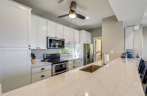 Ocean View House | Relax at the Beach over looking the Bay