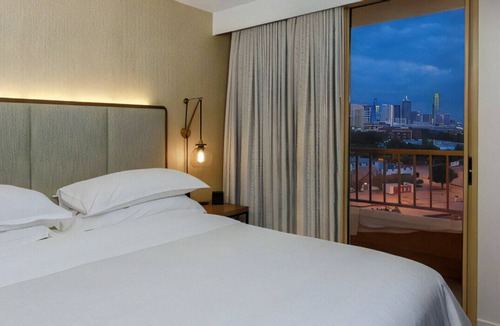 Dallas Design District House | Relax in Our Innovative Suite w/ Nice City View
