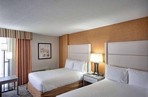 South Portland Hotel | Relax Near Old Port Portland l w/Heated Indoor Pool & Free Parking