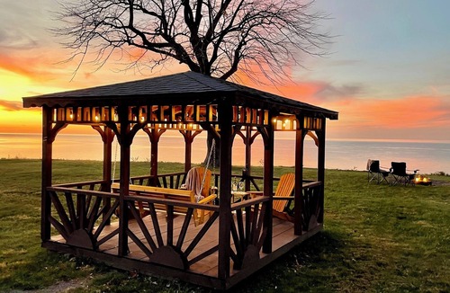 North East House | Relax on the Lake - 180 degree Views