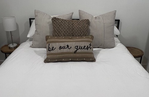 Russell House | Relax on the Run, 2BR, newly remodeled