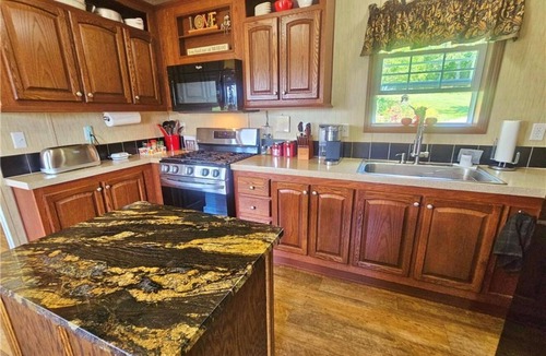Town of Jerusalem Cabin | Relax with the whole family at this stunningly peaceful retreat!