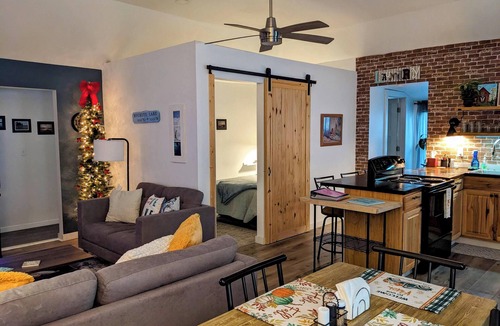 Buckeye Lake Cottage | Relaxing 2 bedroom cottage w/hot tub and air hockey/ping pong table