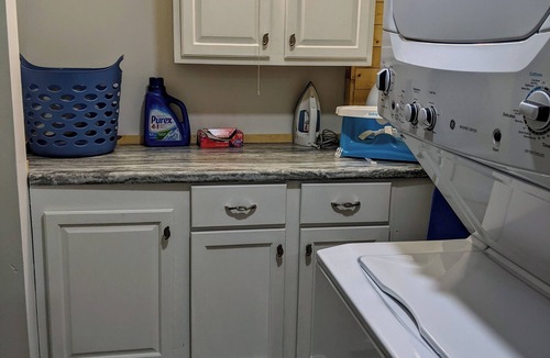 Buckeye Lake Cottage | Relaxing 2 bedroom cottage w/hot tub and air hockey/ping pong table