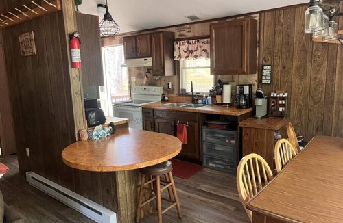 Russell Cabin | Relaxing 3 bedroom Pet Friendly Cabin in Scandia