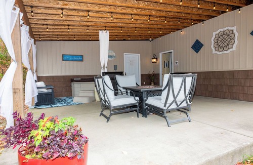 Shippenville House | Relaxing 5-Bedroom, 13 person, retreat, just Steps from Deer Creek Winery & Café