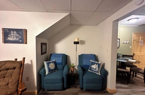 Shippenville House | Relaxing 5-Bedroom, 13 person, retreat, just Steps from Deer Creek Winery & Café