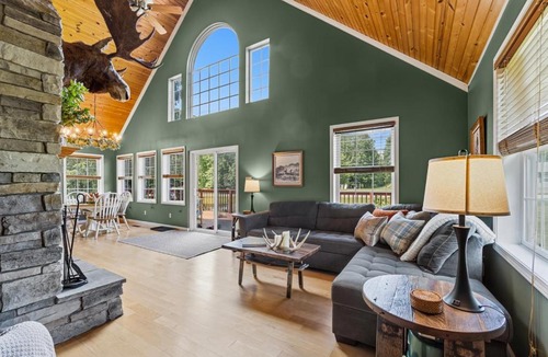 Westford House | Relaxing Chalet Near Lake with Outdoor Living